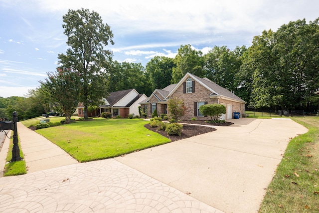 view of front of property featuring a front yard