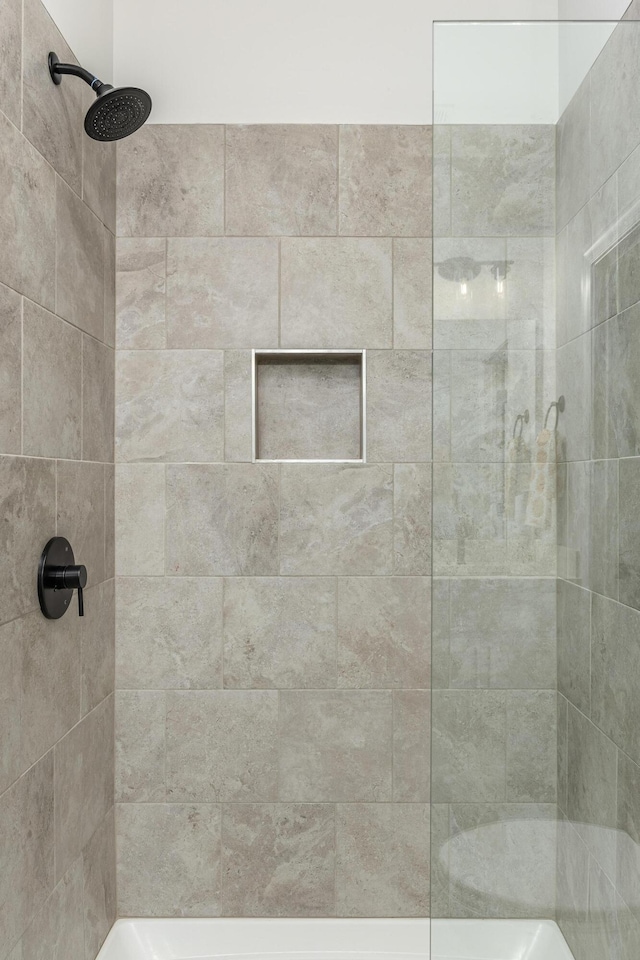 bathroom featuring tiled shower