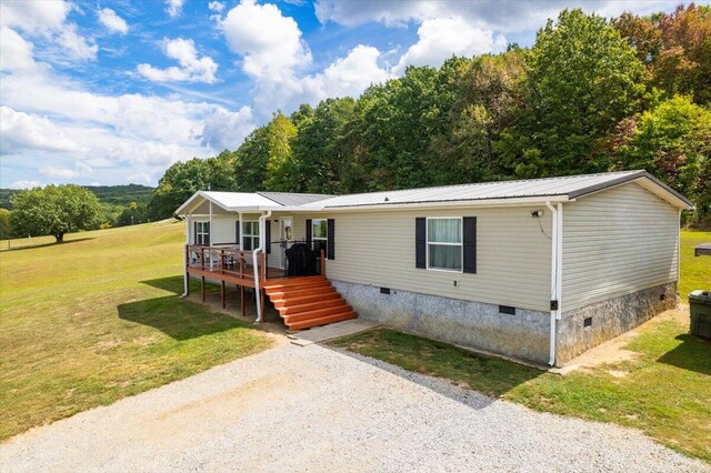 view of front of property with a front lawn