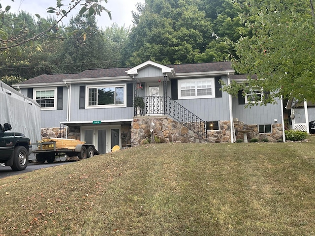 view of front of house featuring a front yard