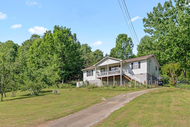 view of front facade with a porch and a front lawn