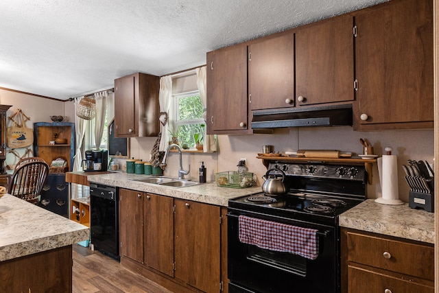 kitchen with ornamental molding, sink, a textured ceiling, light hardwood / wood-style flooring, and black appliances