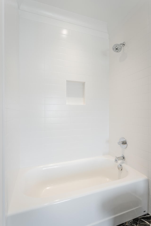 bathroom with tiled shower / bath combo