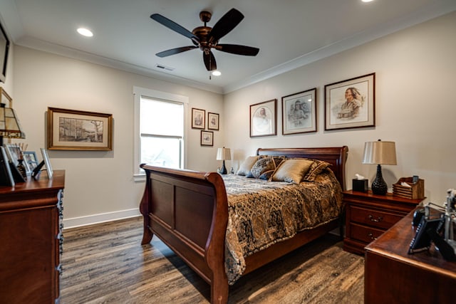 bedroom featuring crown molding, dark hardwood / wood-style floors, and ceiling fan