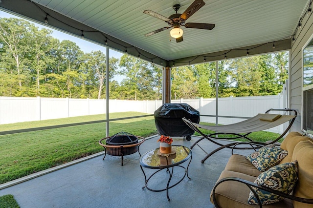 unfurnished sunroom with a wealth of natural light and ceiling fan