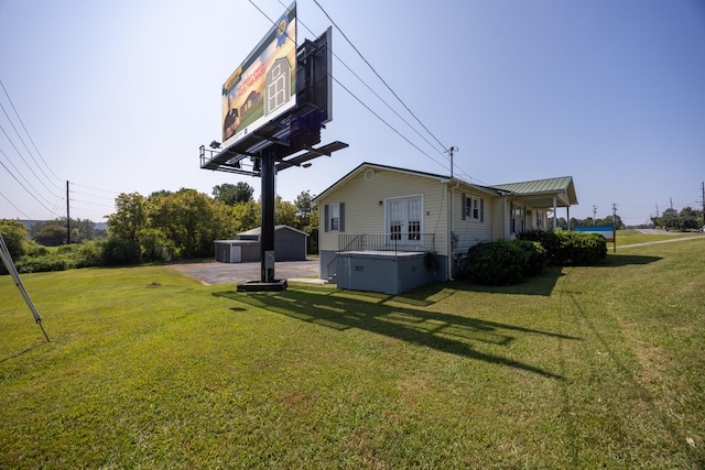 view of yard with an outdoor structure and a garage