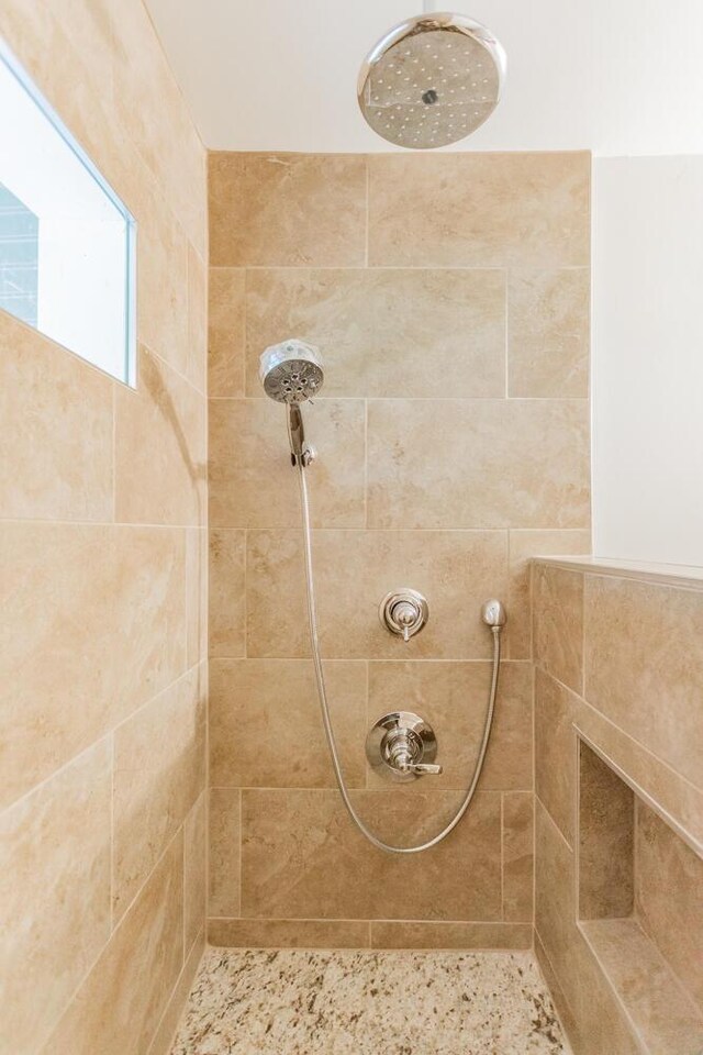 bathroom featuring tiled shower