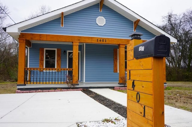 view of front of house with covered porch