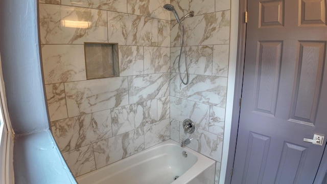 bathroom featuring tiled shower / bath combo