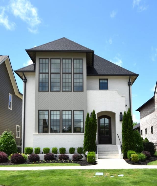 view of front of house with a front yard