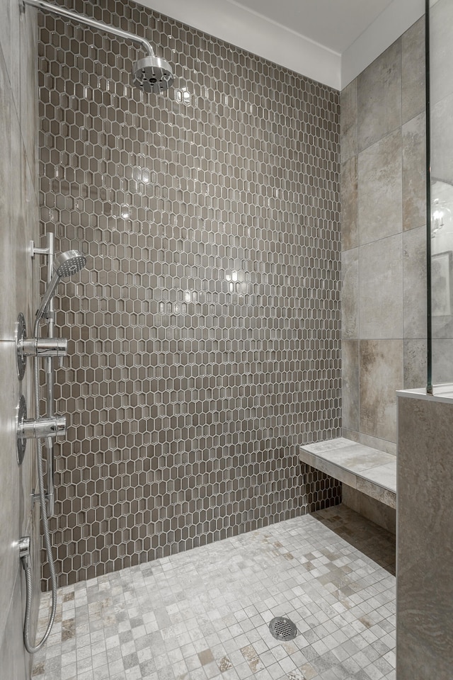 bathroom featuring a tile shower