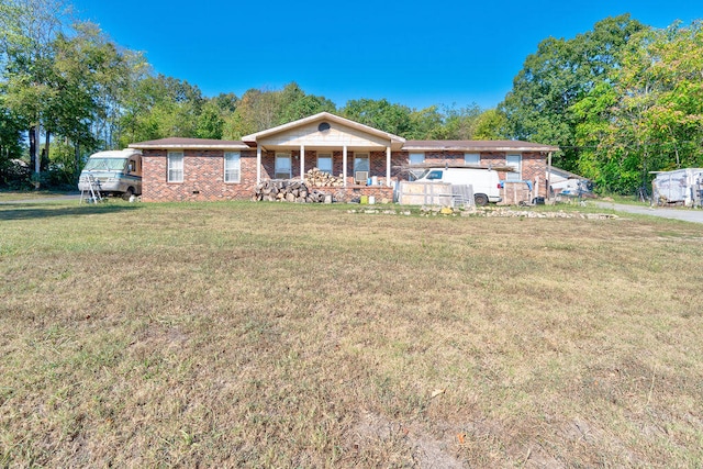 single story home with a front lawn