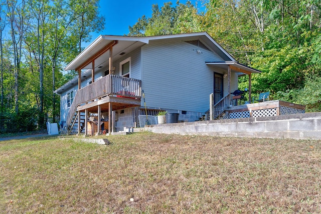 exterior space featuring a lawn