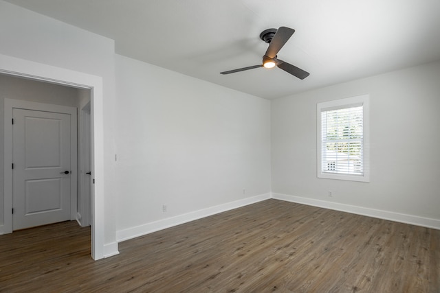 unfurnished room with dark wood-type flooring and ceiling fan