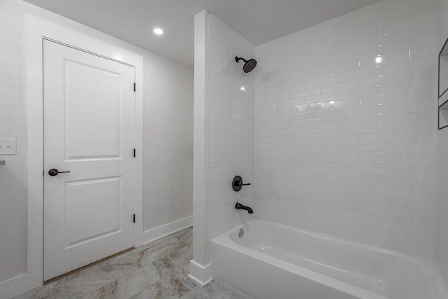 bathroom featuring tiled shower / bath