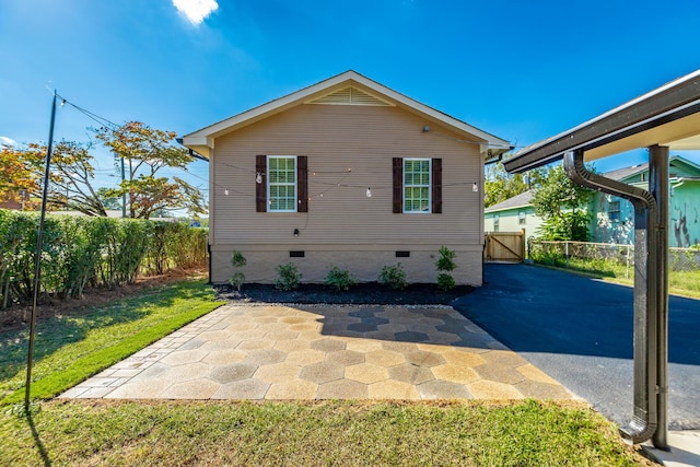 14 N Parkdale Ave, Chattanooga, TN 37411 - rear view of property featuring a gate, fence, a yard, and crawl space