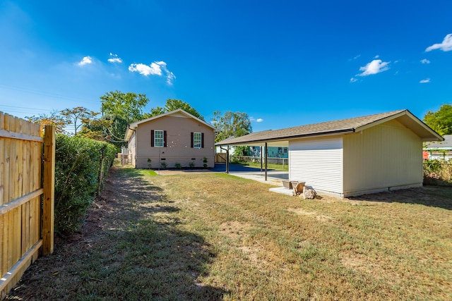 14 N Parkdale Ave, Chattanooga, TN 37411 - view of yard featuring fence and an outbuilding