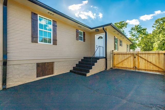 14 N Parkdale Ave, Chattanooga, TN 37411 - doorway to property featuring a gate and fence