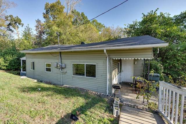 exterior space featuring a front yard