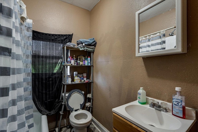 bathroom featuring a shower with curtain, vanity, and toilet