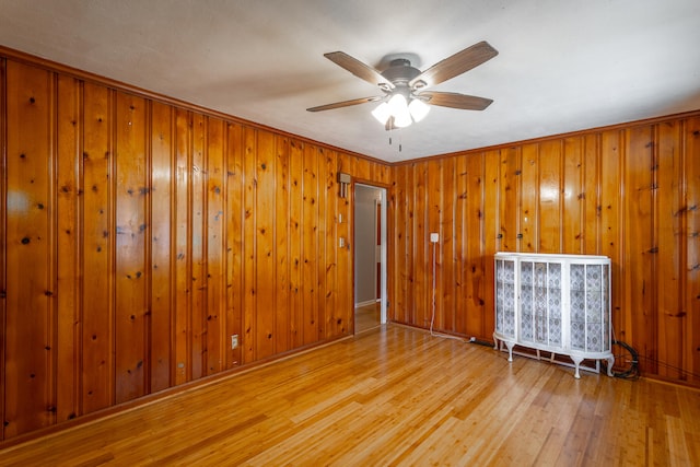 unfurnished room with ornamental molding, ceiling fan, and light hardwood / wood-style flooring