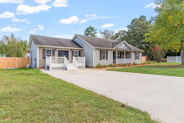 ranch-style house featuring a front lawn and a porch