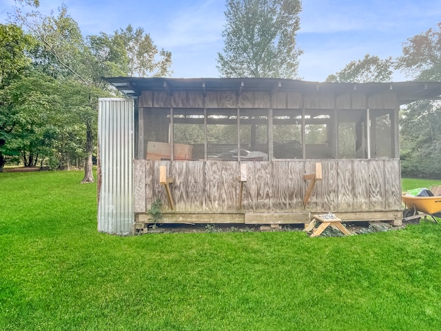 exterior space featuring a lawn