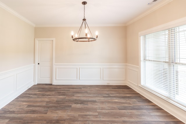 unfurnished room with crown molding, dark hardwood / wood-style flooring, and a chandelier