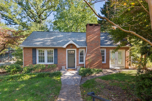 view of front of property with a front lawn