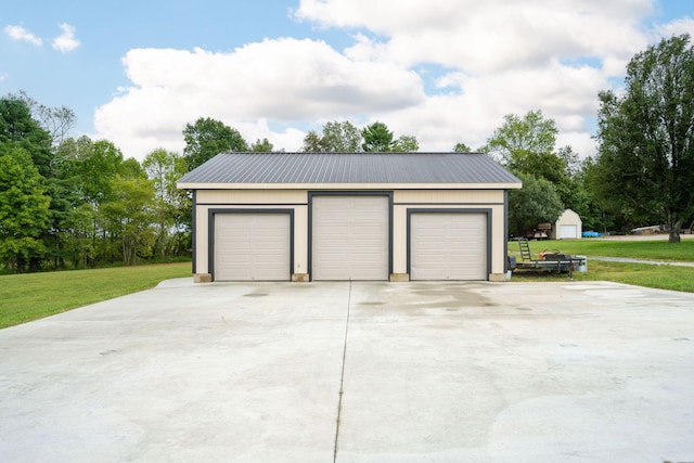 garage featuring a lawn