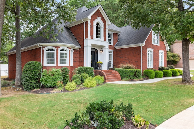 view of front of house featuring a front yard