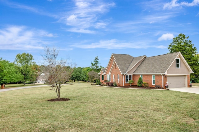 view of front of house featuring a front lawn