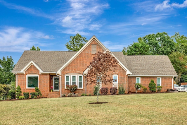 view of front of home featuring a front yard