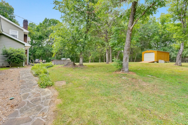 view of yard featuring an outdoor structure and a garage