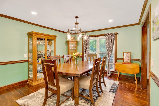 dining space featuring crown molding, dark hardwood / wood-style flooring, and a notable chandelier