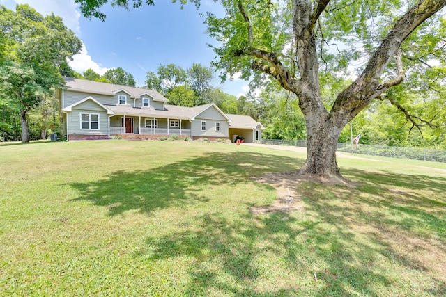 view of front facade featuring a porch and a front lawn