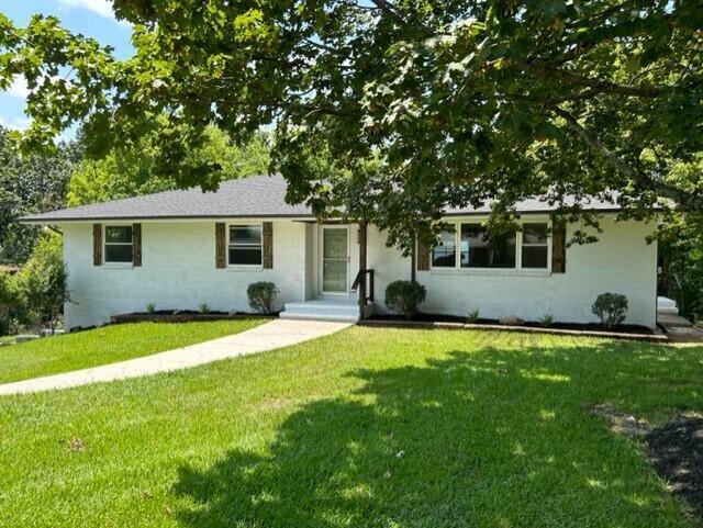 ranch-style home with a front yard