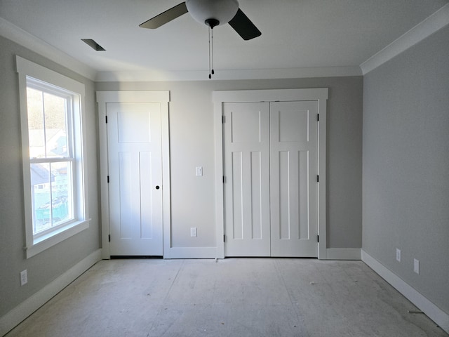 unfurnished bedroom with ceiling fan and a closet