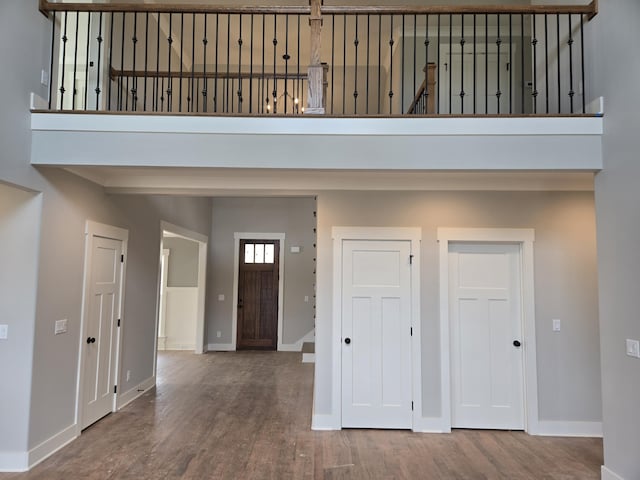 9877 Trestle Cir Unit 46, Ooltewah, TN 37363 - foyer featuring wood finished floors, baseboards, and a towering ceiling