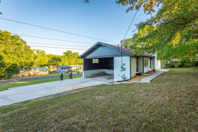 exterior space with a lawn