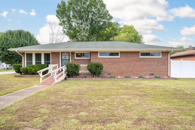 single story home with a front lawn