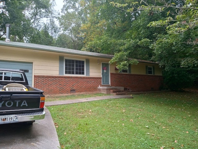 ranch-style home with a front yard