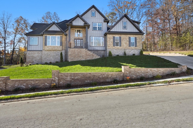 craftsman inspired home with a front lawn