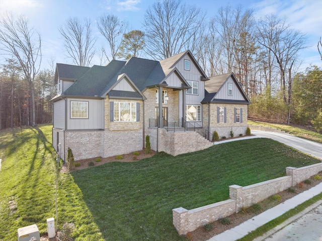 view of front of house featuring a front yard