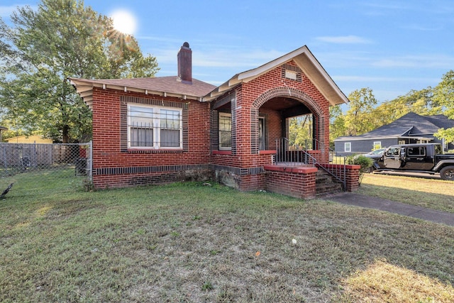 view of front of house featuring a front yard