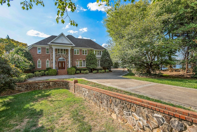 view of front of house with a front yard