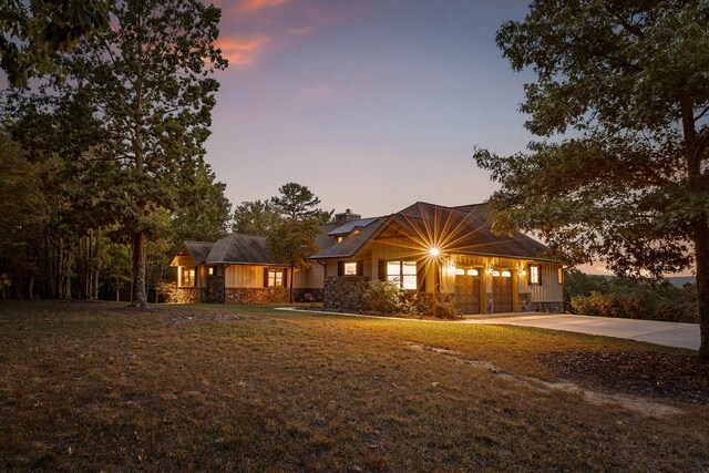 view of front of home featuring a yard