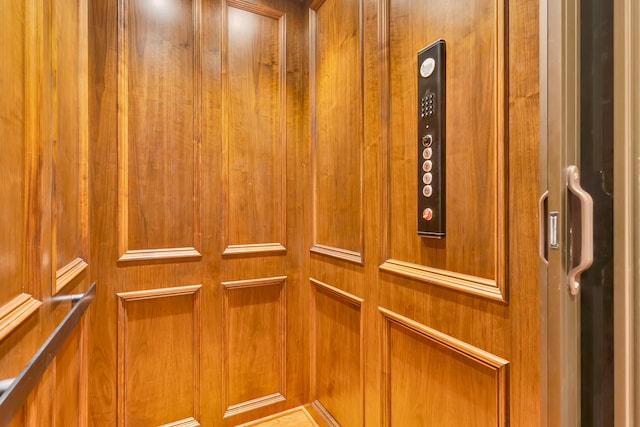 room details featuring elevator