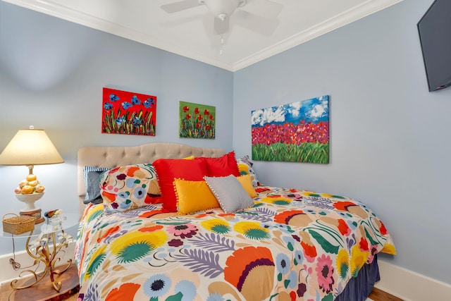 bedroom with crown molding and ceiling fan