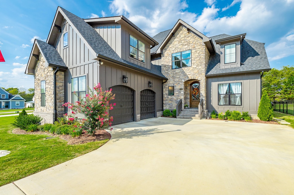 view of front of property featuring a garage